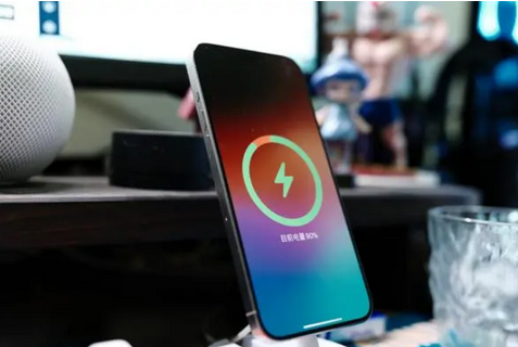 镇沅苹果15换屏服务分享用什么充电器给iPhone15充电更好 
